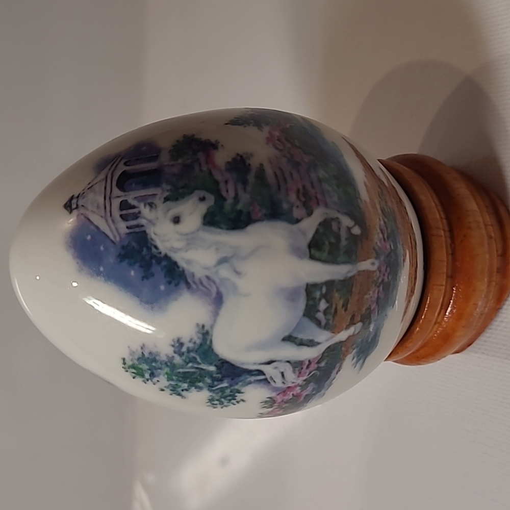 Vintage Princeton gallery 1993 porcelain egg Unicorn w/ wood stand